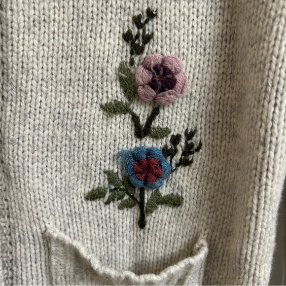 Natural Reflection Womens Size S Cardigan Sweater Floral Embroidered Pockets - Picture 3 of 11